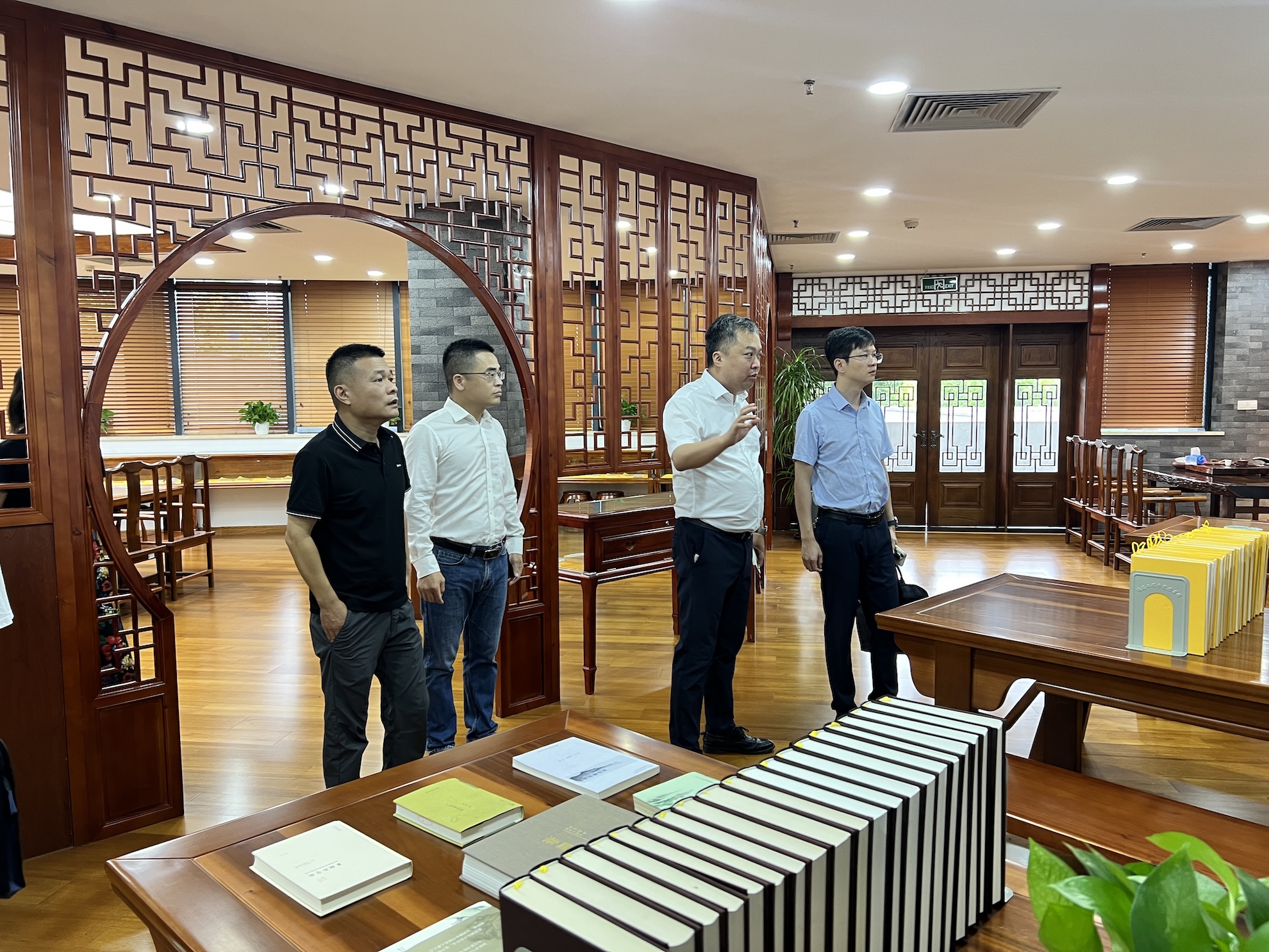 福建省市场监督管理局领导莅临学校调研指导福州市公益广告创新研究基地工作